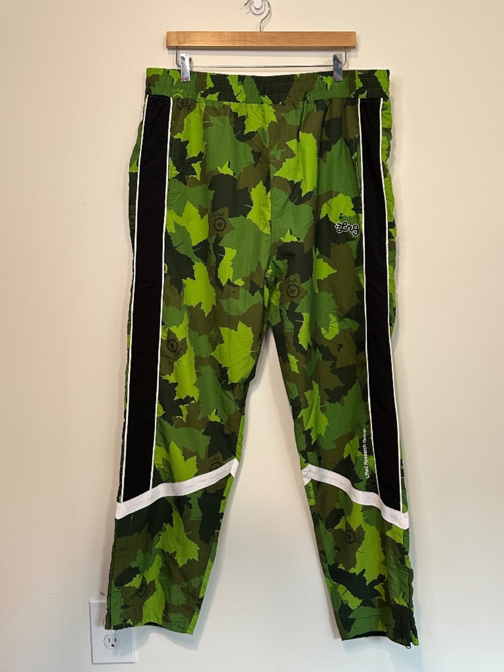 LRG Green and Black Camo Pants 2XL NWT